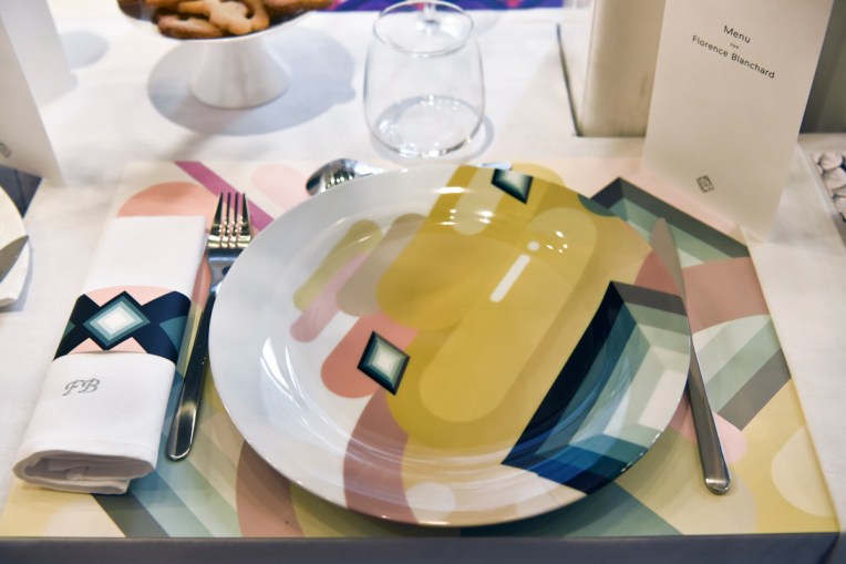 costume 3piece-219 adj 1200